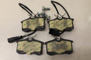 17795401 – 8D0698451B – Bremsklotz hinten