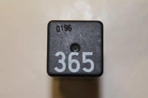 17787100 – 8D0959257 – Relais