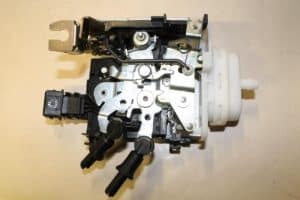 17787343 – 4A2837015E – Türschlossmechanik 4-türig links vorne