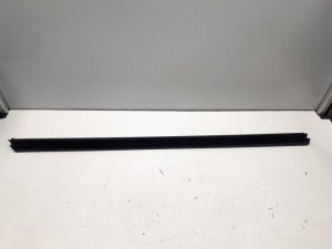 20445156 – 10A837480A – Front door seal 4-door, right
