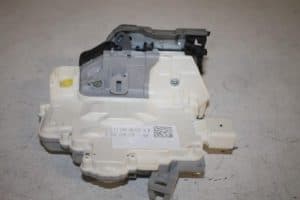 20012391 – 8J1837015A – Deurslot Mechaniek 4Deurs links-voor