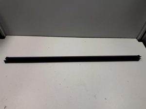 19504224 – 10A837479A – Front door seal 4-door, left