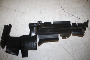 17813534 – 8W6121283AJ – Luchtgeleider