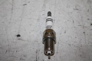 17814438 – FR6DC – Bougie