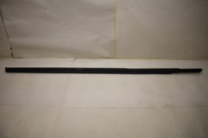 17795745 – 8H0837477B – Portierlijst