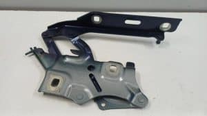 23934930 – 8W6823301D – Motorkap Scharnier