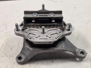 23874944 – 8W0399156BH, 8W0399118Q – Getriebe Halterung