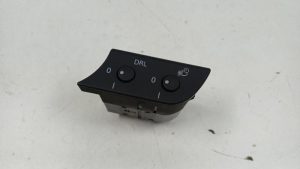 23976993 – 8E1919094D5PR – Light switch