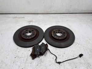 23890609 – 8W0698451BG, 8W0615601E, 8W0615121E – Remschijf + blok achter