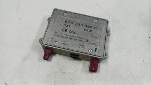 23966373 – 8E0035456D – Radio versterker
