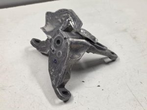 23956430 – 4N0399114F – Getriebe Halterung