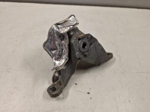 24015727 – 4M0399114B – Getriebe Halterung