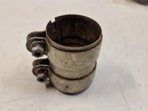 24168572 – 8W0253141D – Uitlaat Pijpverbinding