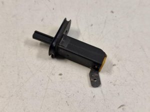 24268385 – 893947561B – Switch