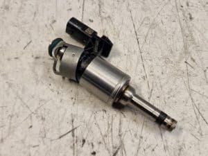 24379445 – 04E906036T – Injector (benzine injectie)