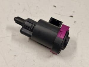 24337500 – 4F0945459B – Remlicht Schakelaar