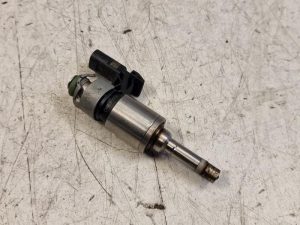 24379443 – 04E906036E – Injector (benzine injectie)