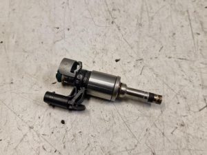 24379446 – 04E906036T – Injector (benzine injectie)