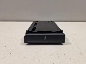 24277793 – 8E2862534H5PR – Cup holder