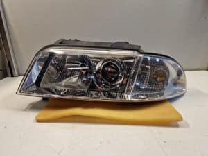 24420975 – 8D0941029AK – Headlight, left